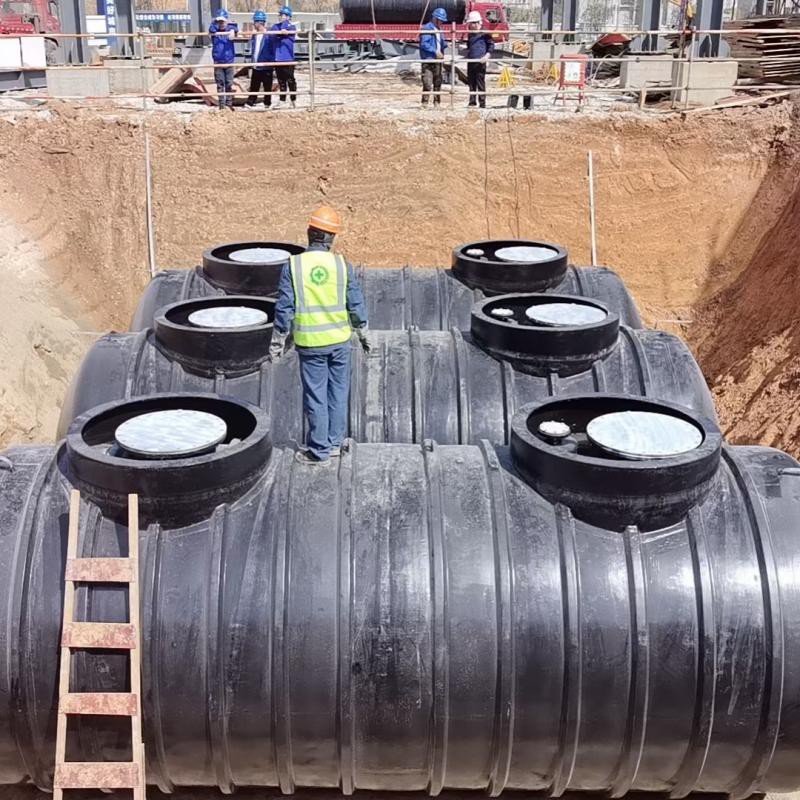 Tvertne ar dubultsienu-